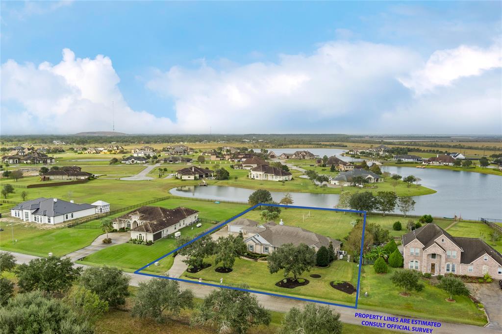 310 Quail Ridge Lane, Dickinson, Texas image 2
