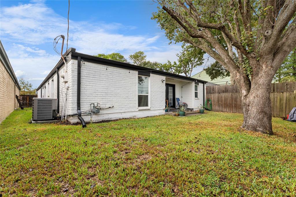 11207 Wood Lodge Drive, Houston, Texas image 27