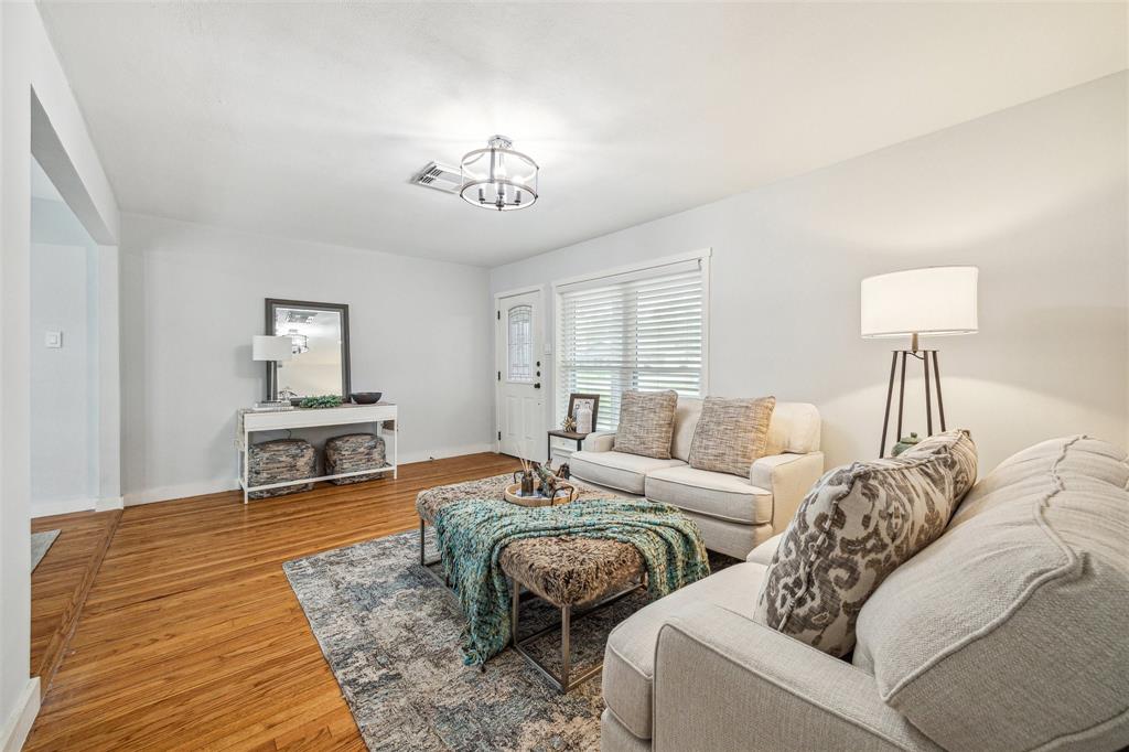 2015 Ansbury Drive, Houston, Texas image 3