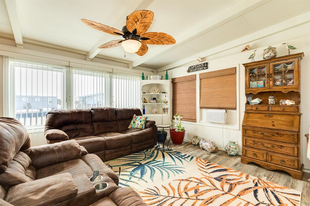 719 Seashell Drive, Surfside Beach, Texas image 6