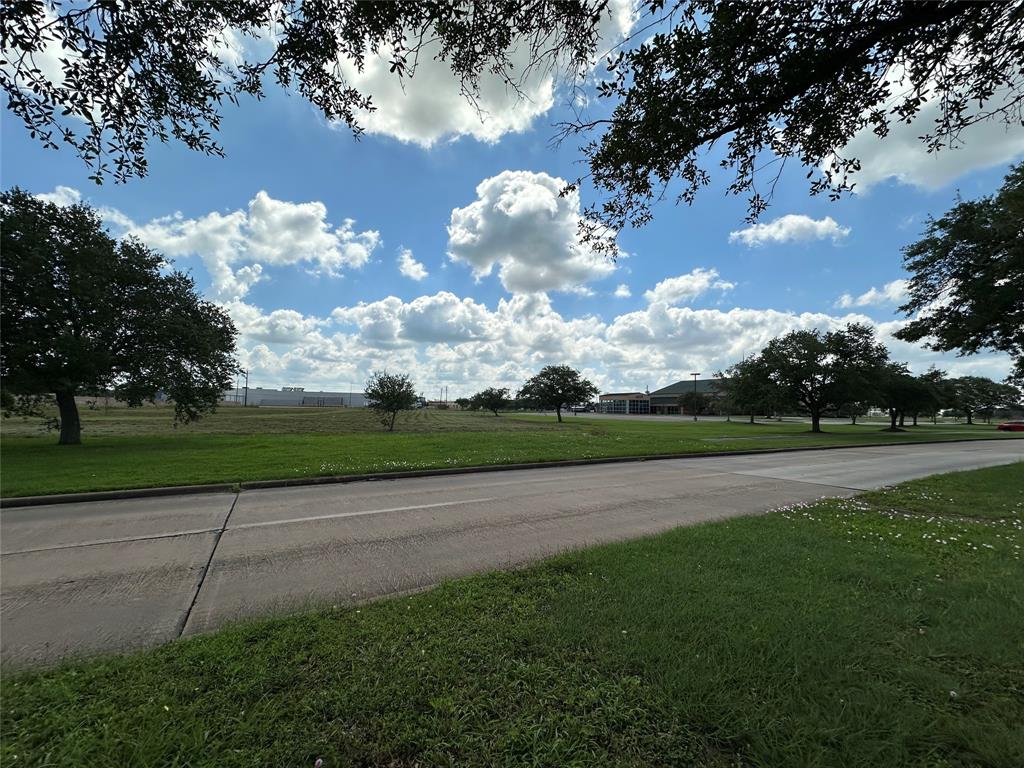 203 Lake Road, Lake Jackson, Texas image 3