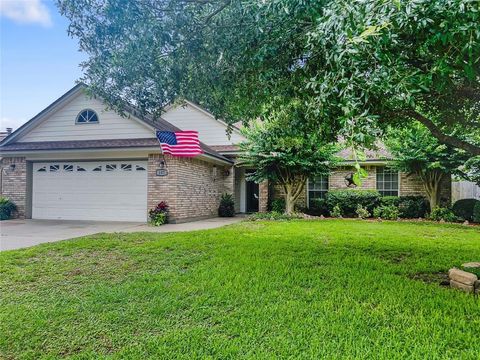 Single Family Residence in Clute TX 107 Concord Avenue.jpg