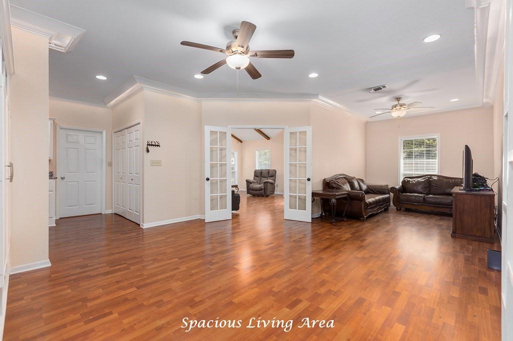 309 Hunters Creek Drive, Lufkin, Texas image 3