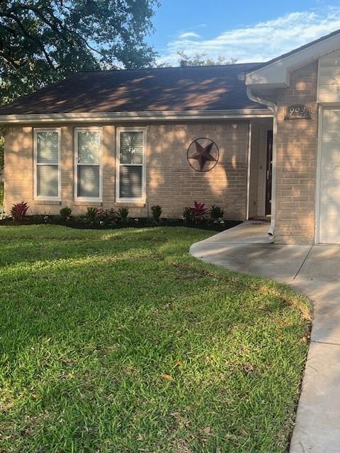 903 Postwood Lane, Pearland, Texas image 1