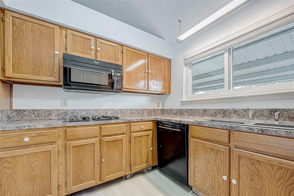 903 Postwood Lane, Pearland, Texas image 13