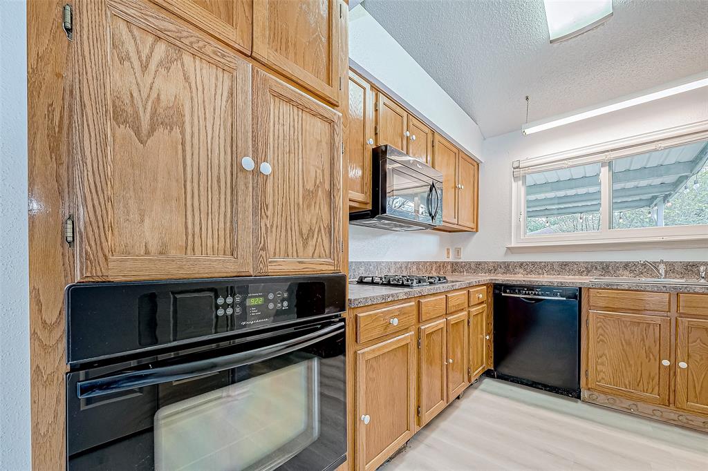 903 Postwood Lane, Pearland, Texas image 8