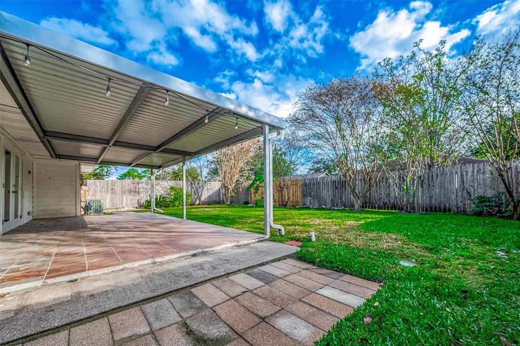 903 Postwood Lane, Pearland, Texas image 32