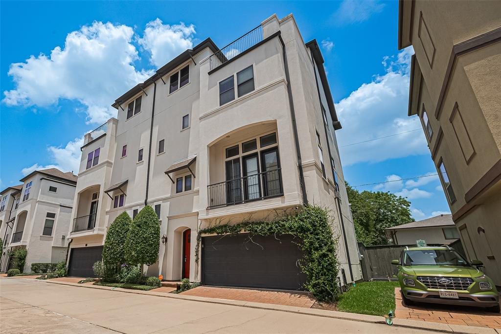 8816 Lakeshore Bend Drive