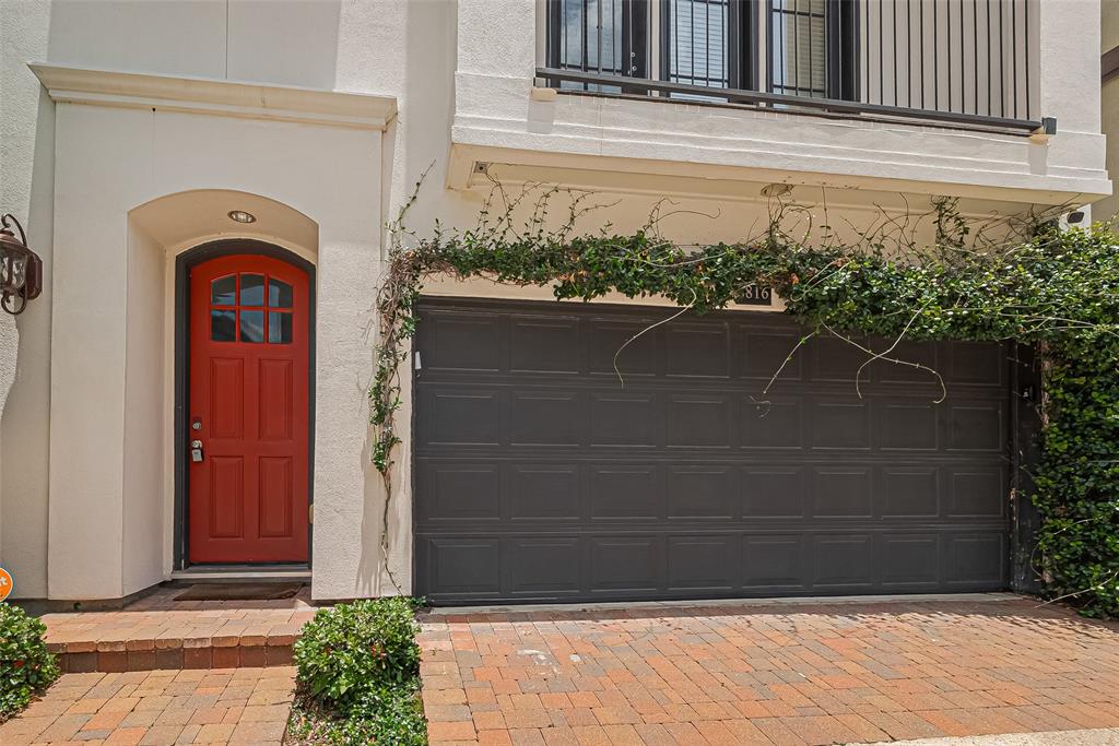 8816 Lakeshore Bend Drive