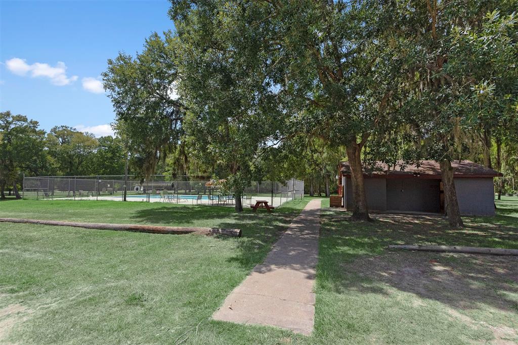 Unruh Drive, Cleveland, Texas image 32