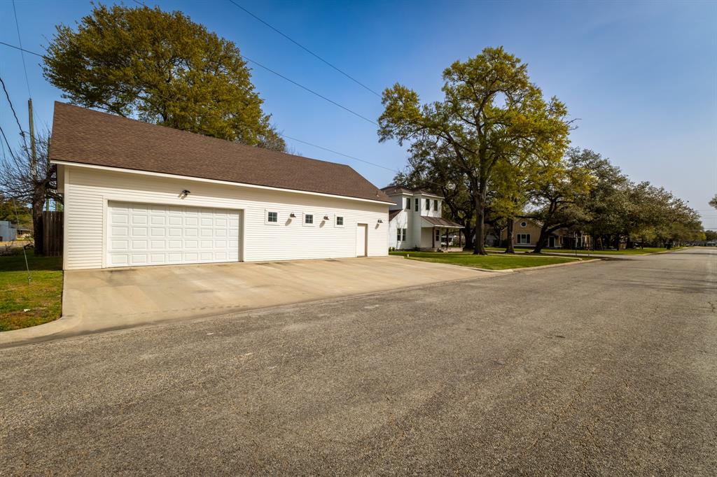 525 Hardeman Street, Sealy, Texas image 3