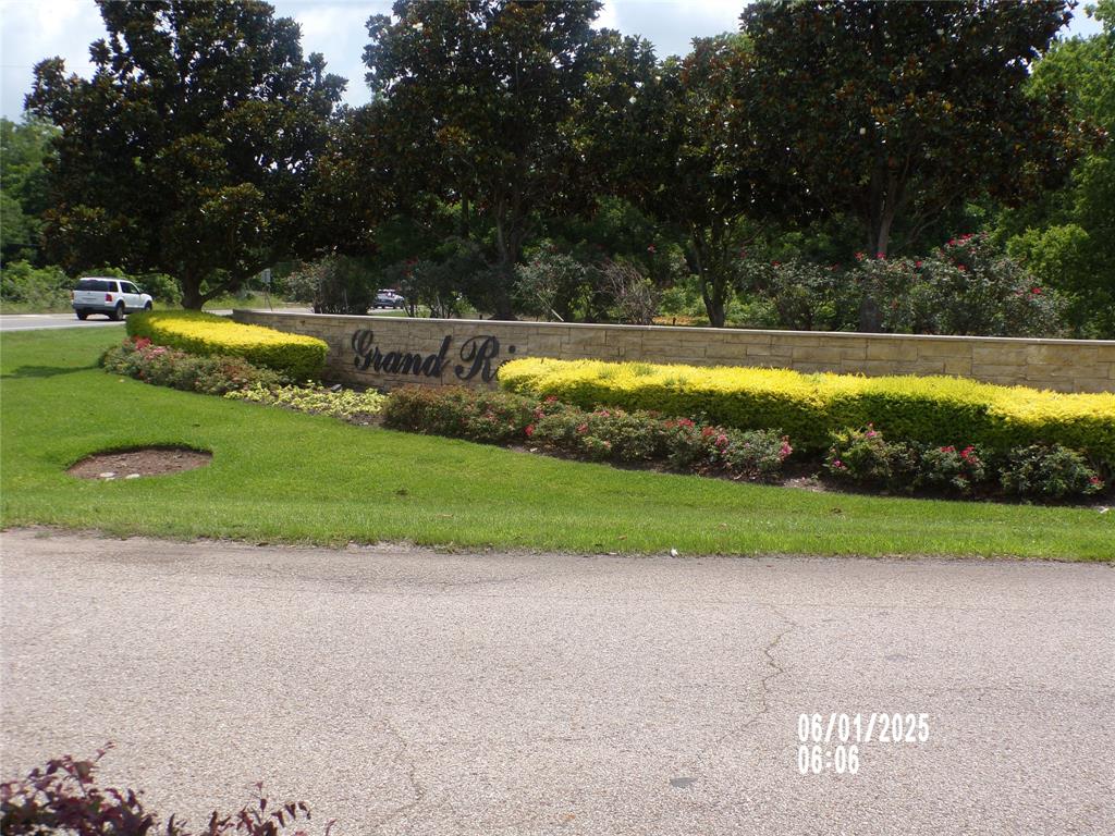 3333 Blue Grass Dr Drive, Richmond, Texas image 2