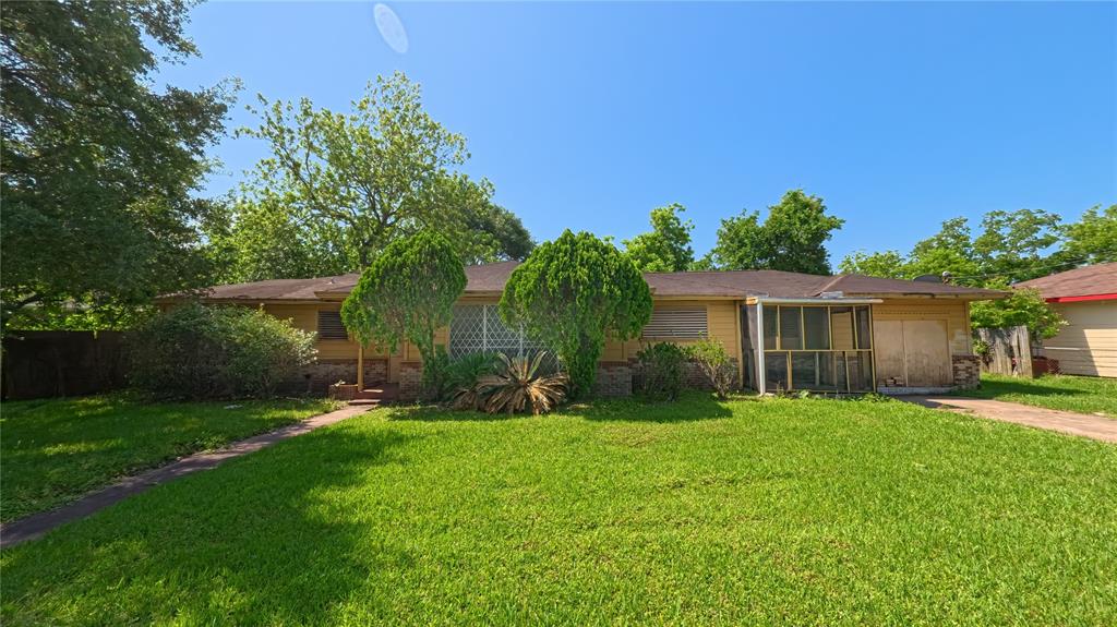 1719 Kansas Street, La Marque, Texas image 2
