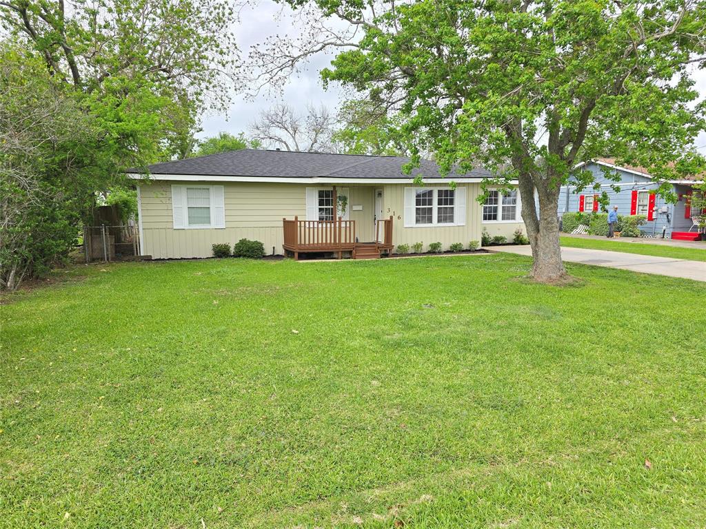 316 Dorsett Street, Clute, Texas image 2
