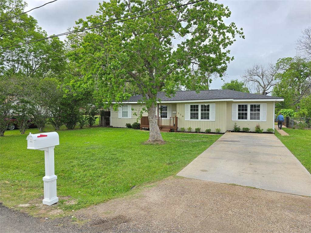 316 Dorsett Street, Clute, Texas image 1