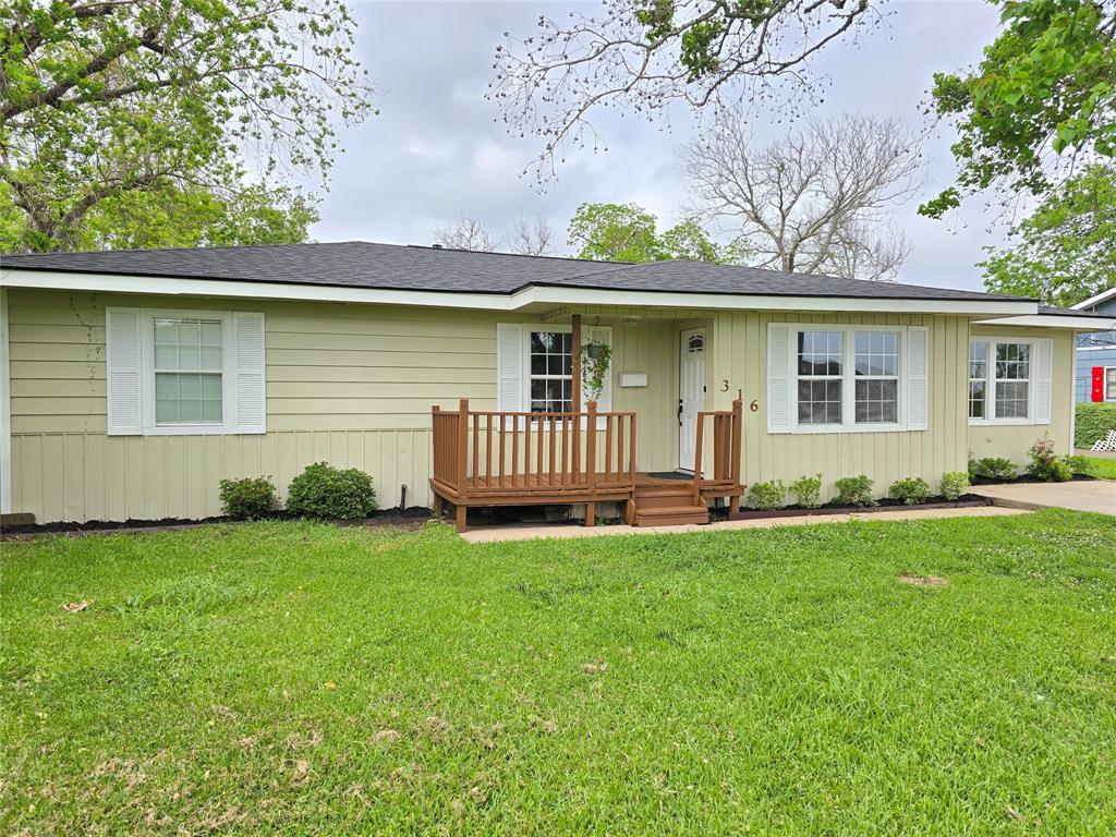316 Dorsett Street, Clute, Texas image 3