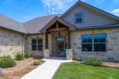 A home in Schulenburg