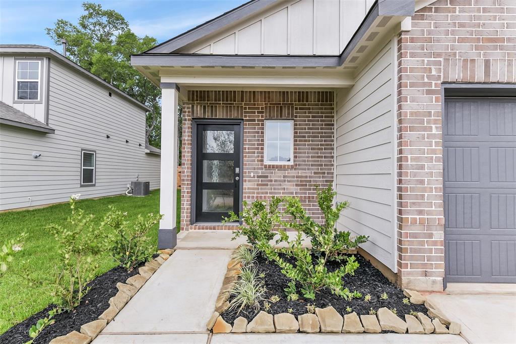 2109 Caney Creek Lane, Conroe, Texas image 3