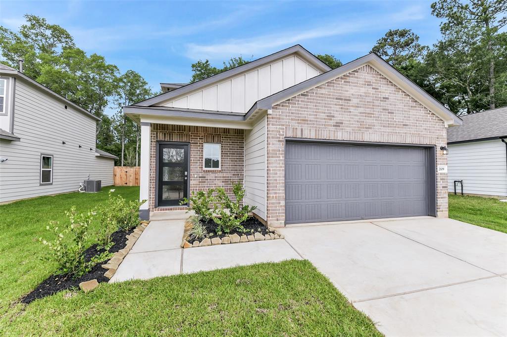 2109 Caney Creek Lane, Conroe, Texas image 2