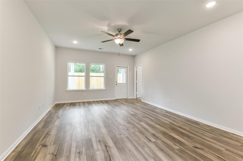 2109 Caney Creek Lane, Conroe, Texas image 9