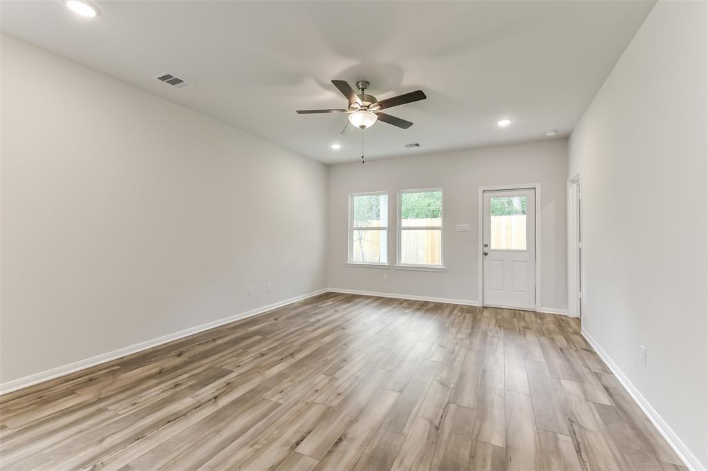2109 Caney Creek Lane, Conroe, Texas image 10