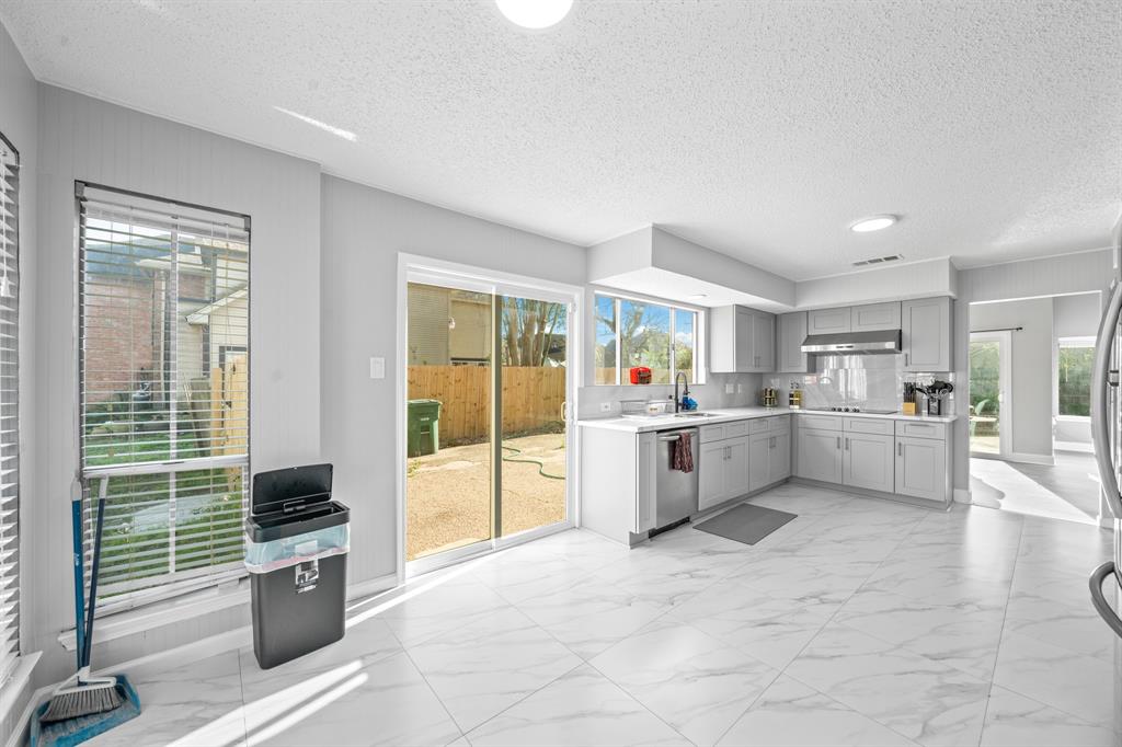 2918 Skypark Drive, Houston, Texas image 13