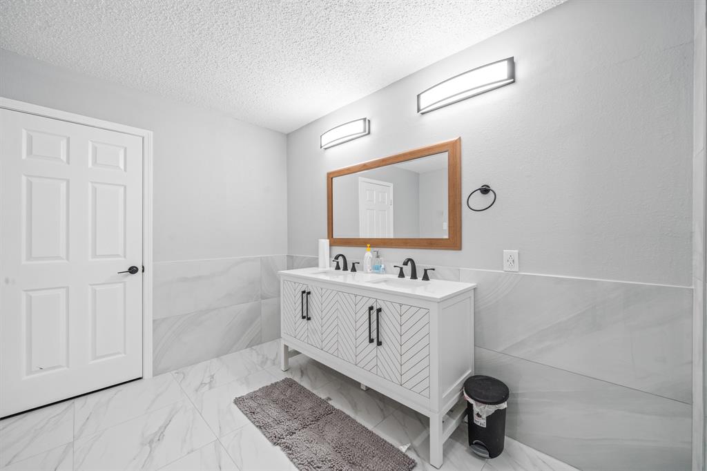2918 Skypark Drive, Houston, Texas image 21