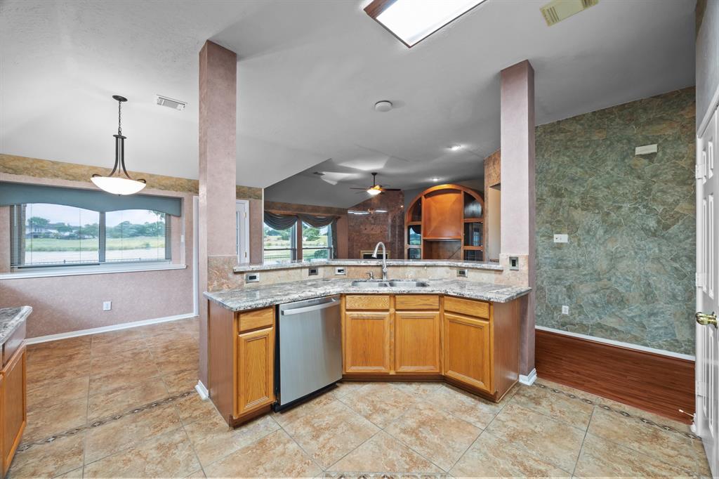 2723 Shelby Drive, Pearland, Texas image 16
