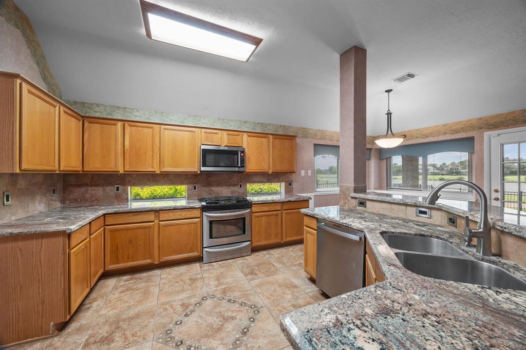 2723 Shelby Drive, Pearland, Texas image 17