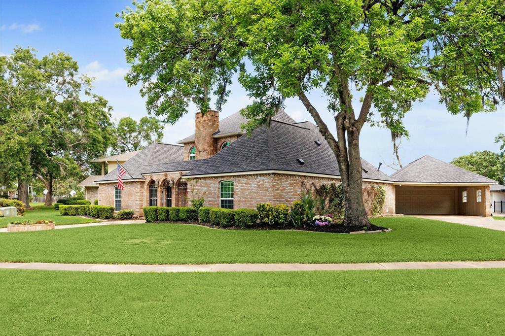 3040 Green Tee Drive, Pearland, Texas image 2