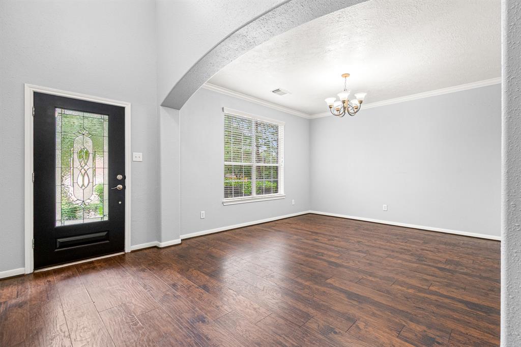 131 S Spinning Wheel Circle, Spring, Texas image 3