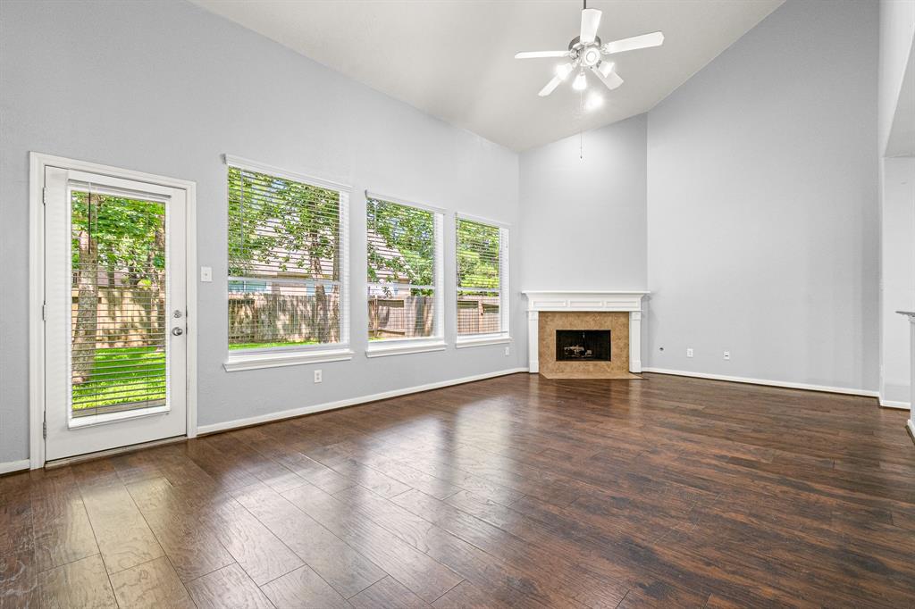 131 S Spinning Wheel Circle, Spring, Texas image 5