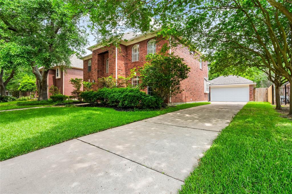 6615 Cypress Village Drive, Sugar Land, Texas image 2