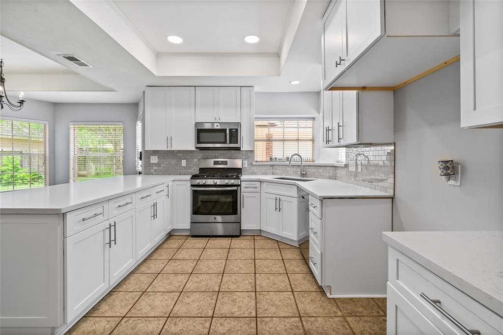 6615 Cypress Village Drive, Sugar Land, Texas image 25