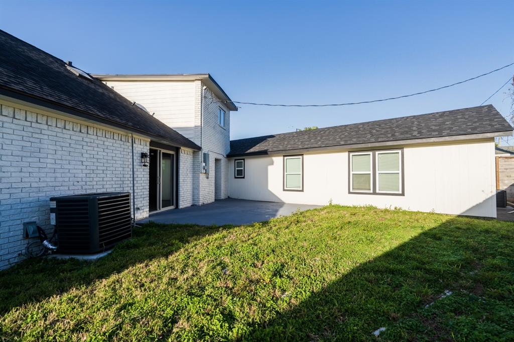 1402 Bayou Shore Drive, Galveston, Texas image 4