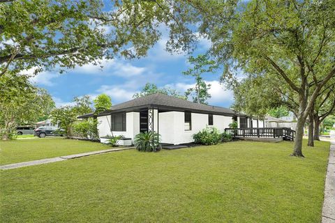 Photo of 5037 W 43rd Street, Houston, TX 77092 (MLS # 76473142) Photo of 5037 W 43rd Street, Houston, TX 77092 (MLS # 76473142)
