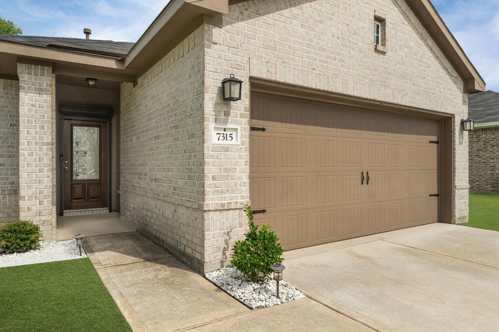 7315 Parkview Drive, Hitchcock, Texas image 4