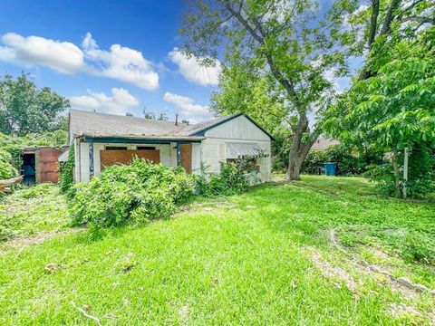 A home in South Houston