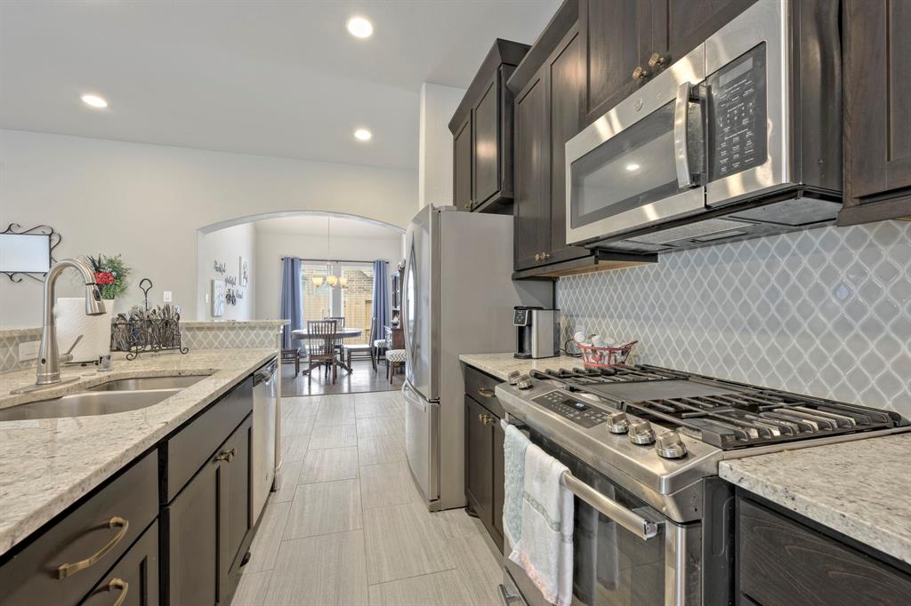 13806 Wood Shadow Lane, Pearland, Texas image 5