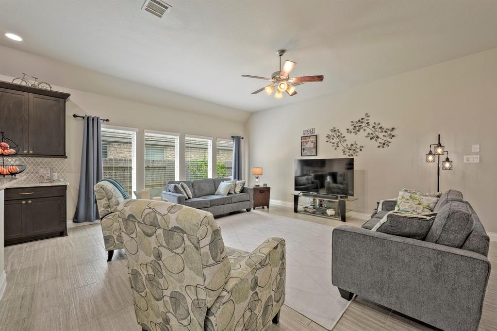 13806 Wood Shadow Lane, Pearland, Texas image 2