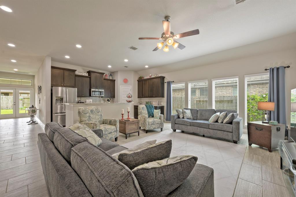 13806 Wood Shadow Lane, Pearland, Texas image 3