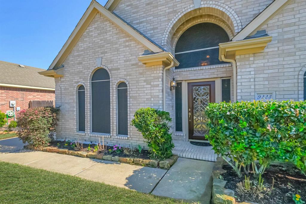 9223 Memorial Hills Drive, Spring, Texas image 4