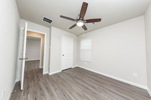 A home in Rosharon
