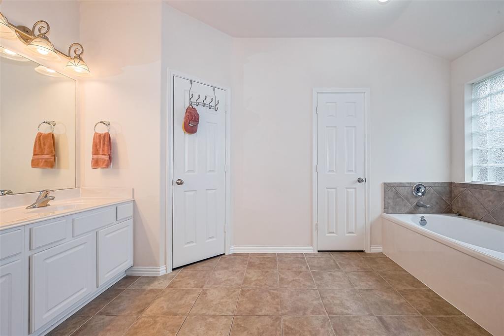 1007 Casting Springs Way, Spring, Texas image 38