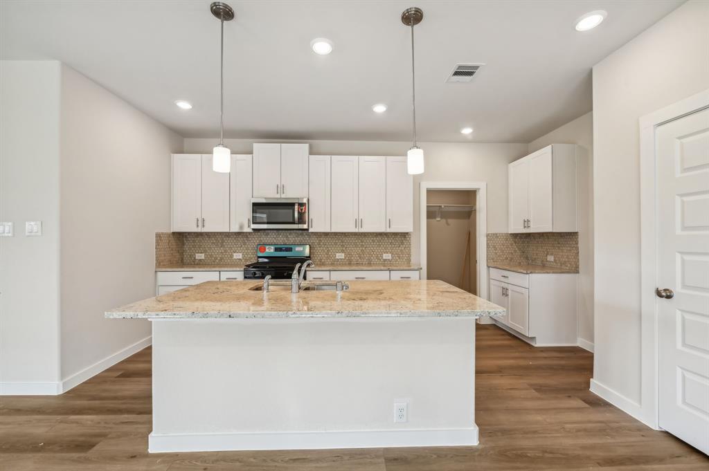 320 Willow Sage Court, Montgomery, Texas image 2