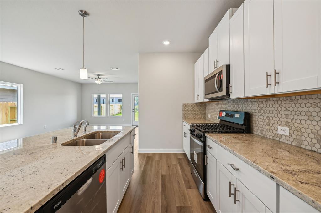 320 Willow Sage Court, Montgomery, Texas image 3