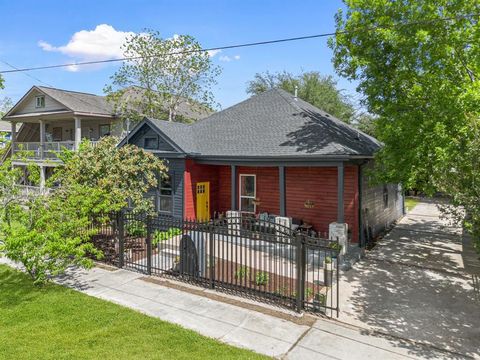 5005 Brady Street Houston TX 77011