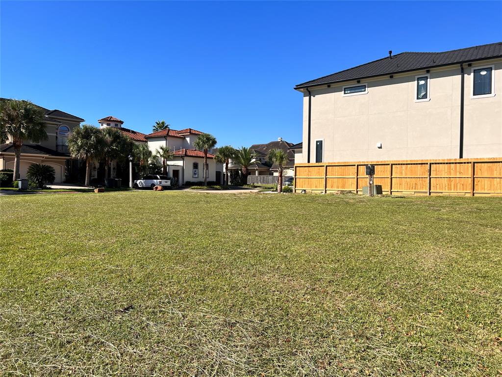 716 Harborside Way, Kemah, Texas image 4