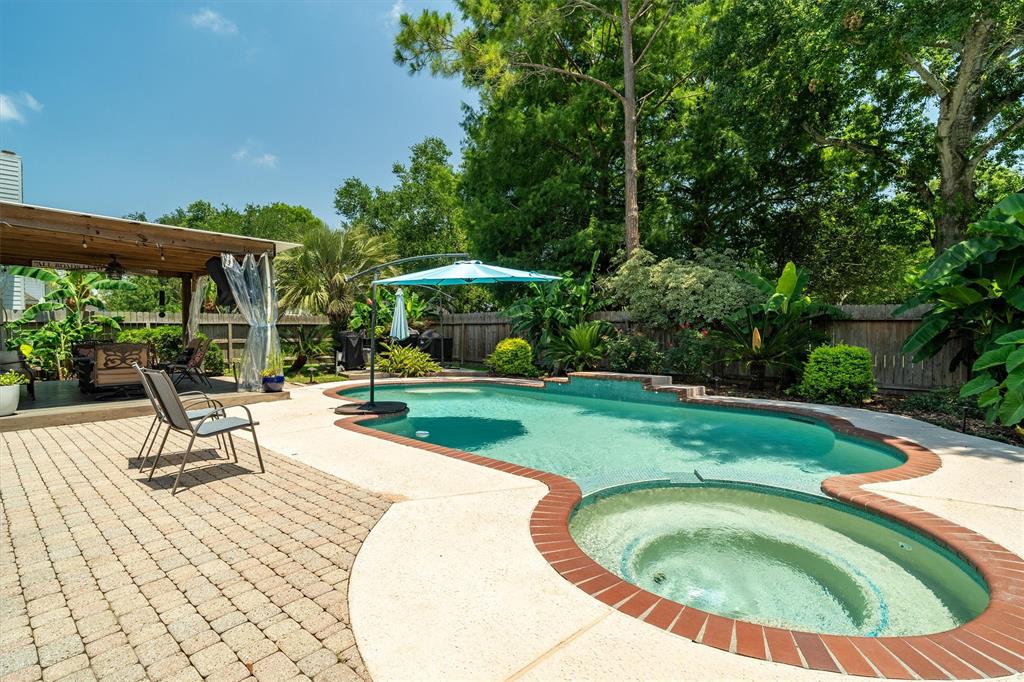124 Coral Bay Drive, League City, Texas image 1