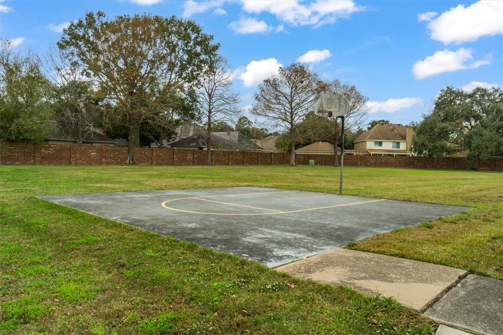 124 Coral Bay Drive, League City, Texas image 47